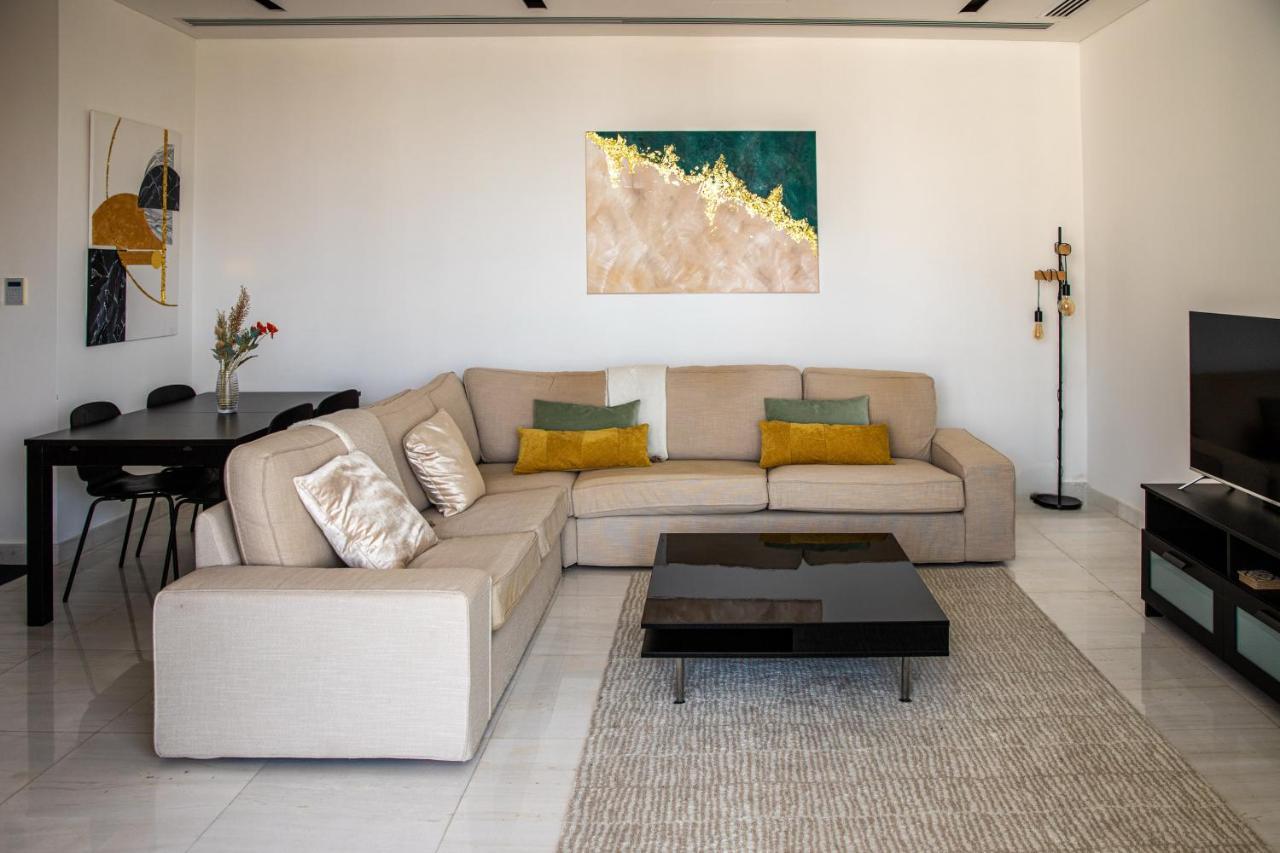 شقة Phaedrus Living: 360 Tower Luxury Flat نيقوسيا المظهر الخارجي الصورة