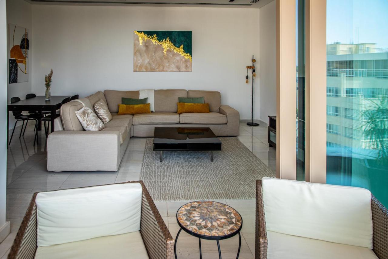 شقة Phaedrus Living: 360 Tower Luxury Flat نيقوسيا المظهر الخارجي الصورة
